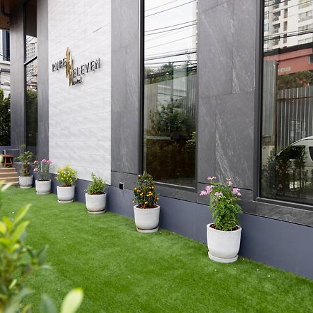 Pure Eleven Hotel Bangkok Makkasan Exterior photo