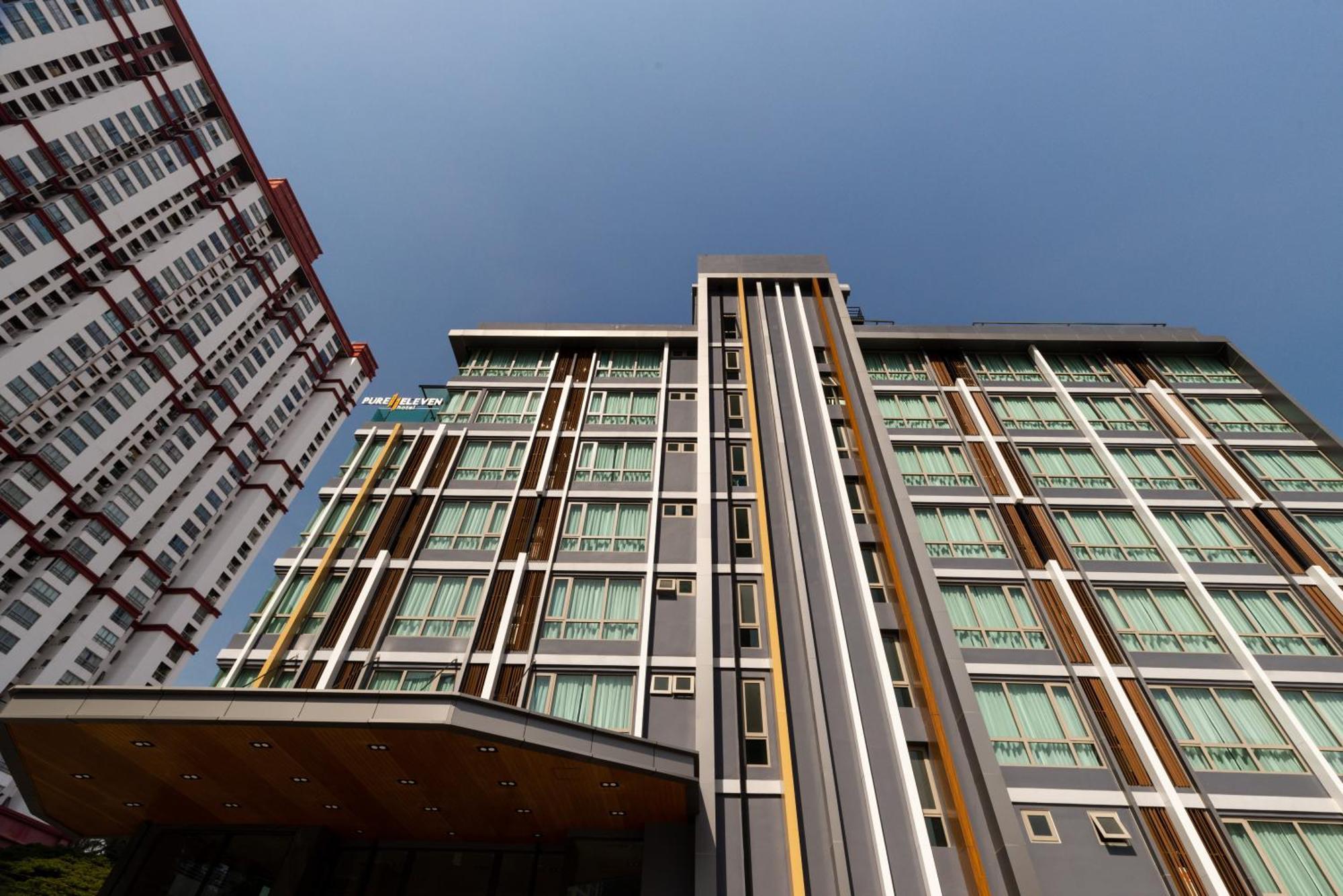 Pure Eleven Hotel Bangkok Makkasan Exterior photo